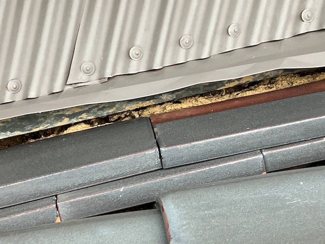 下屋根の熨斗瓦にズレ・別箇所